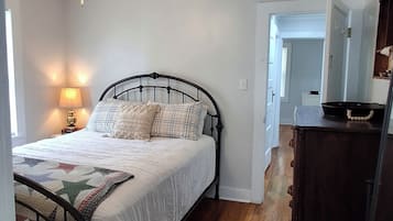 3 bedrooms, internet, bed sheets