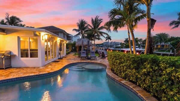 Coral Current By Avantstay Pompano Beach Retreat Private Pool + Canal-front Tiki Lounge - Fort Lauderdale