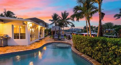 Coral Current by Avantstay Pompano Beach Retreat Private Pool + Canal-front Tiki Lounge