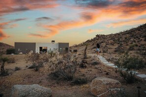 Property grounds - Kosen - Architectural Retreat - Pool, Spa & Sauna (Yucca Valley)