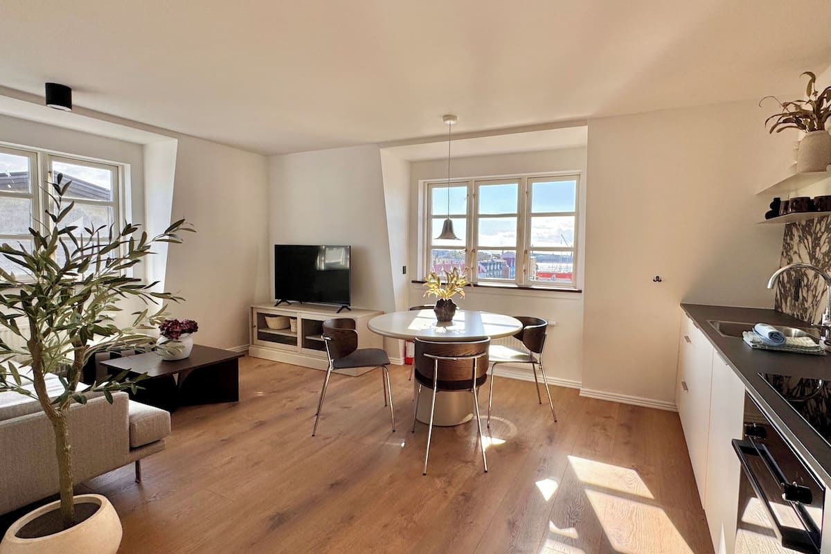 Superior Apartment, 2 Bedrooms, City View | Interior
