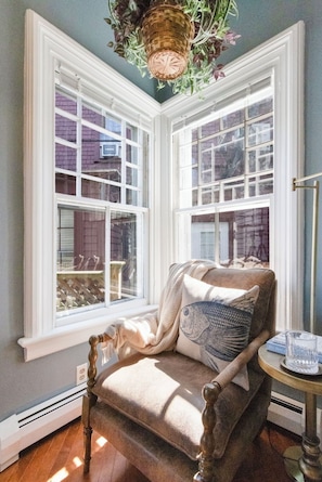 Interior - Luxury condo in the heart of Newport (Newport)