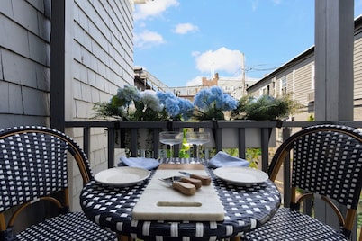 Luxury condo in the heart of Newport