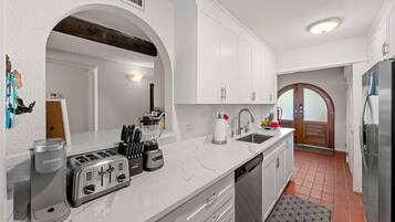 Coffee/tea maker, fridge, microwave, oven