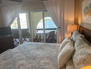 Room - Oceanfront on Cowpet| Beach, Pool & Hot Tub (St. Thomas)