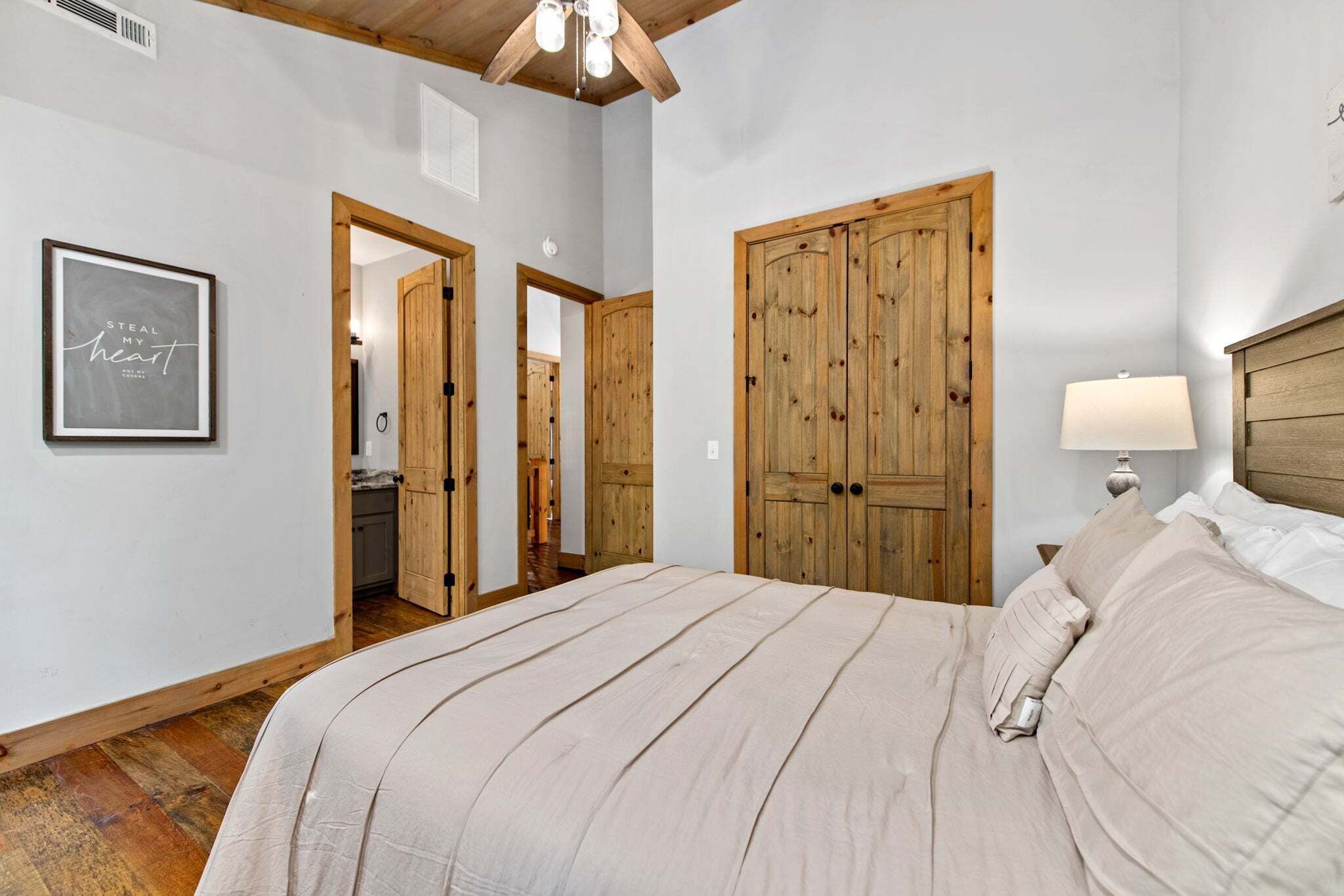 4 bedrooms, iron/ironing board, free WiFi, bed sheets