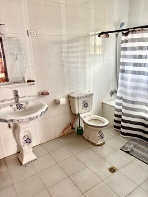 Towels, soap, toilet paper - Bonawu awesome House (Monrovia)