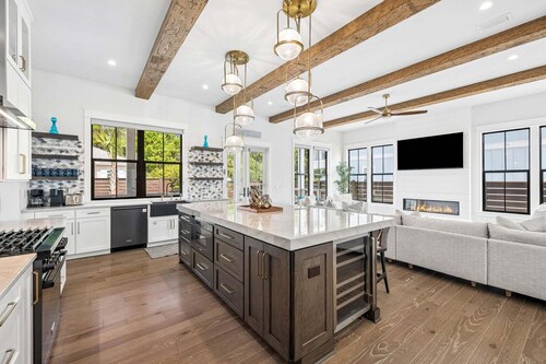Seagrove, Sleeps 22! EZ Walk 2 Beach! Private Pool, Spa, LSV/Golf Cart & Bikes!