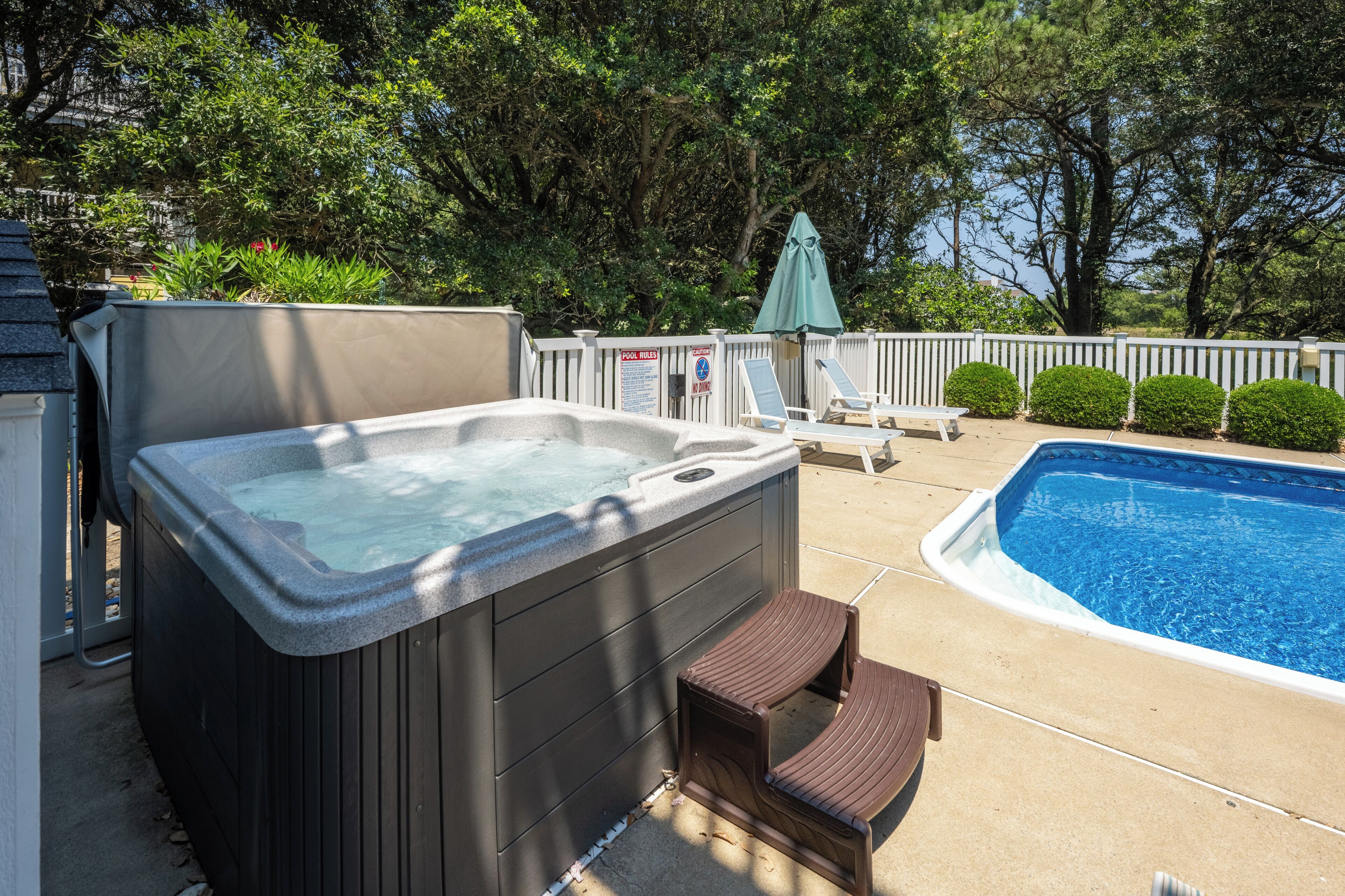 Outdoor spa tub