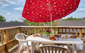 Outdoor dining - Residence Vacanceole Le Domaine Du Bosquet (Egletons)