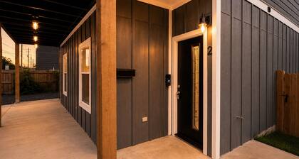 NEW Spacious 3-bedroom in Dowtown San Antonio- RIVER WALK & FROST BANK CENTER