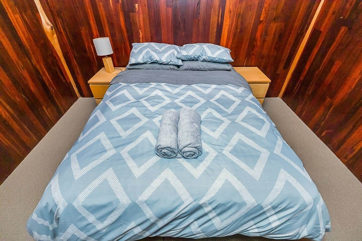 WiFi, bed sheets
