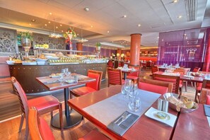 Ruokailu