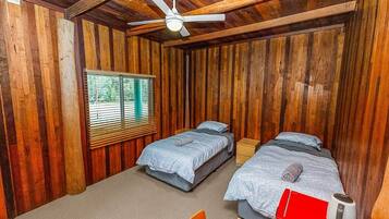 1 bedroom, WiFi, bed sheets