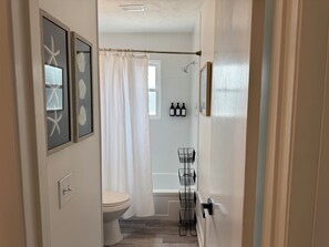Bathroom - Salt & Palm - Near Beach Access, Shaded Backyard (Jacksonville Beach)