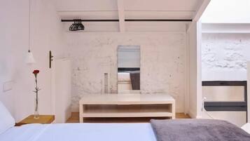 Tabla de planchar con plancha, Internet, ropa de cama