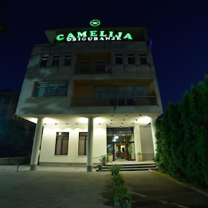 A building with a sign that reads 'CAMELIA OSIGURANJE' at the top. - Park (Bihac)
