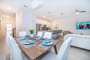 Dining - Spacious 4-bedroom house with AC in pleasant Kissimmee (Kissimmee)