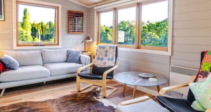BRAEMAR HOUSE | Historic Village Stay with Verandah Charm