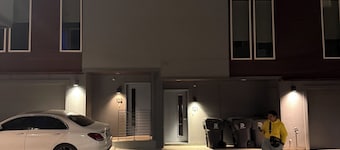 Chic Downtown Dallas Townhome - Rooftop Skyline Views