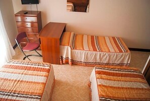 Room - Hostal Hermanos Gutierrez (Monasterio de Rodilla)