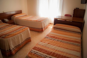 Room - Hostal Hermanos Gutierrez (Monasterio de Rodilla)