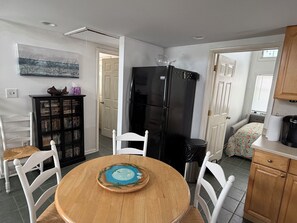 Dining - Seasonal rental- pet friendly 2 bedroom apt in Beach Haven - AC & washer/dryer (Beach Haven)