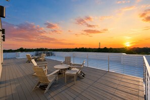 Outdoor dining - Stay Like a Local at Barefoot in the Bay In the Heart of Bay St. Louis (Bay St. Louis)