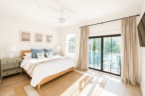 2 bedrooms, iron/ironing board, WiFi, bed sheets - Stay Like a Local at Barefoot in the Bay In the Heart of Bay St. Louis (Bay St. Louis)