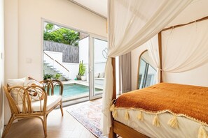 Zimmersafe, Schreibtisch, Bügeleisen/Bügelbrett, Reisekinderbett