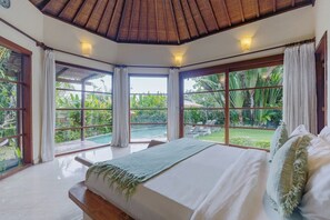 3 Schlafzimmer, Schreibtisch, Bügeleisen/Bügelbrett, Reisekinderbett