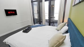 3 slaapkamers, een strijkplank/strijkijzer, gratis wifi, beddengoed