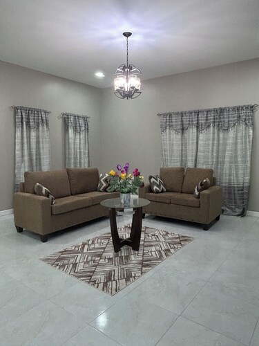 Cozy 2-bedroom bungalow in tranquil Valencia with AC