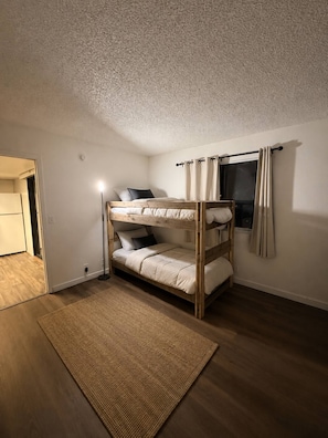 3 bedrooms, Internet, bed sheets - 3bd 2ba Pet friednly with Washer and Dryer (Las Vegas)