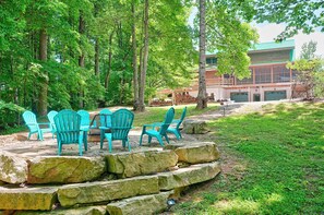 Outdoor dining - The Porch Lodge at Center Hill Lake (Smithville)