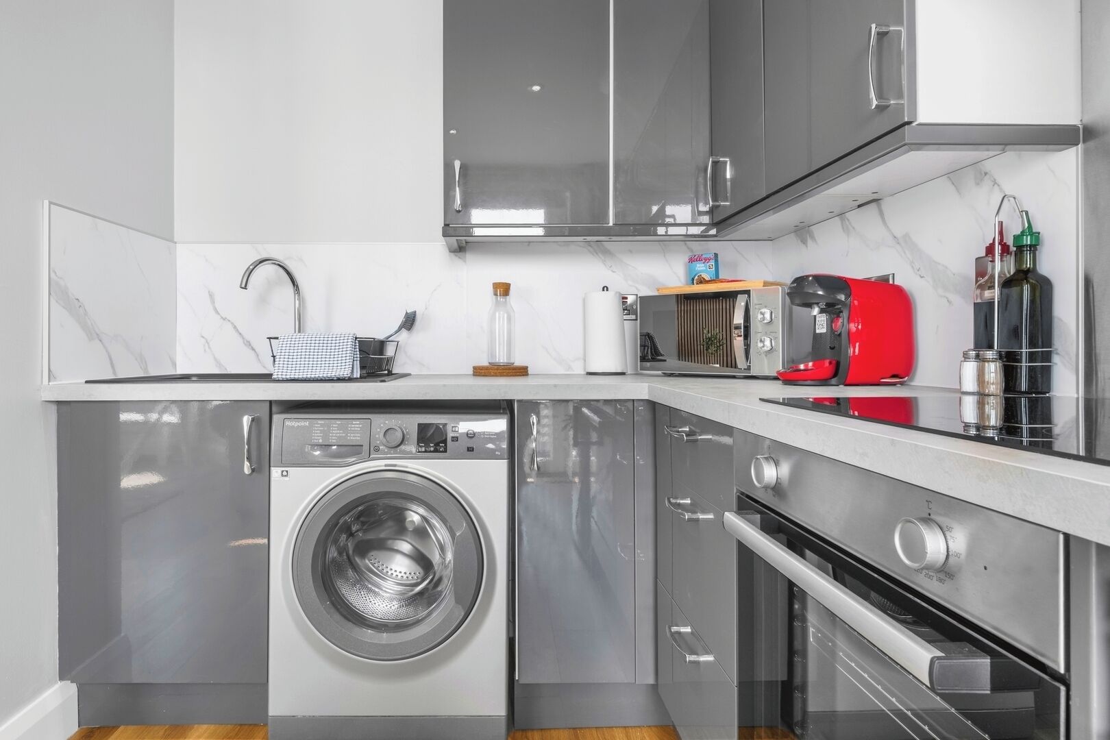 Refrigerador, microondas, horno, placa de cocina