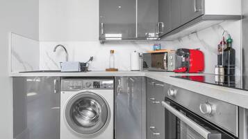 Refrigerador, microondas, horno, placa de cocina