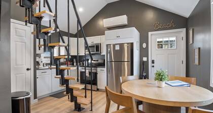 Pelican Cliff Cottage - Tiny Home at Hampton Beach