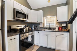 Fridge, oven, stovetop, coffee/tea maker