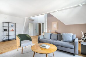 TV, stereo - Blueground | Innere Stadt, jacuzzi, nr Stephansdom (Vienna)
