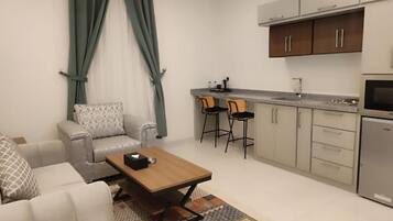 Mini-fridge, microwave, oven, stovetop