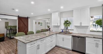 5BR Pool Home Near Beaches | Pet-Friendly + BBQ