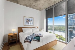 Iron/ironing board, free WiFi, bed sheets - Austin Agave Luxury Condo | LAKE VIEW *Rooftop Pool* (Austin)