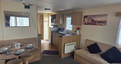 Beautiful 8 Berth - Caravan - Abergele