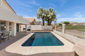 A swimming pool with a patio area, a covered seating area, and a view of palm trees and mountains. - Phoenix Fairway Golf Escape | Private Pool, Fire Pit & Fairway Views 🌵⛳ (Phoenix)
