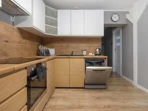 Kühlschrank, Ofen, Herdplatte, Geschirrspüler