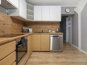 Kühlschrank, Ofen, Herdplatte, Geschirrspüler