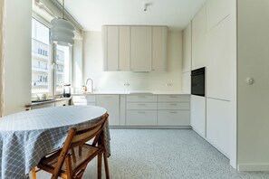 Kühlschrank, Ofen, Herdplatte, Geschirrspüler