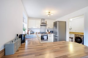 Private kitchen - Entire 5 Bed home in Bristol United Kingdom (Pucklechurch)