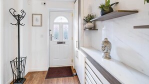 Interior - Entire 5 Bed home in Bristol United Kingdom (Pucklechurch)